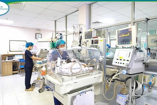 Chọn giờ sinh mổ – hiểm họa ẩn sau niềm tin “ngày đẹp”