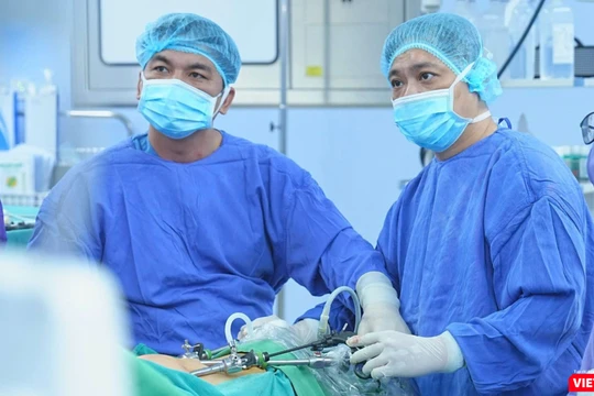 Mổ nội soi giúp nhiều quý ông ung thư dương vật có cơ hội làm cha