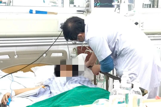 Uống paracetamol quá liều, bà cụ 72 tuổi may mắn được cứu sống 