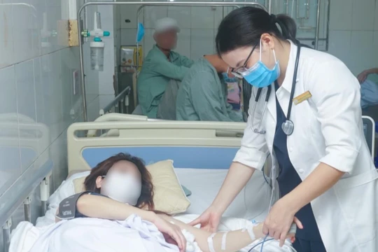 Làm trắng da bằng chất không rõ thành phần, người phụ nữ nguy kịch vì bị sốc phản vệ