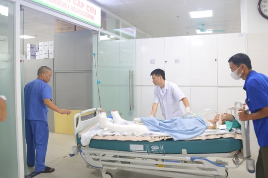 Nhiều bệnh nhân nặng được Bệnh viện Việt Đức cấp cứu từ khi bão Yagi càn quét