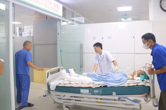 Nhiều bệnh nhân nặng được Bệnh viện Việt Đức cấp cứu từ khi bão Yagi càn quét