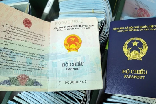 Bộ Công an đã thêm mẫu hộ chiếu phổ thông cấp theo thủ tục rút gọn, có 12 trang và có thời hạn không quá 12 tháng.