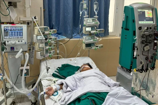 Lần đầu lọc máu liên tục cho bệnh nhi, cứu sống cháu bé 10 tuổi