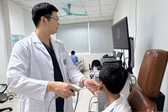 Tắm suối, nhiều trẻ nhập viện vì bị đỉa chui vào đường thở