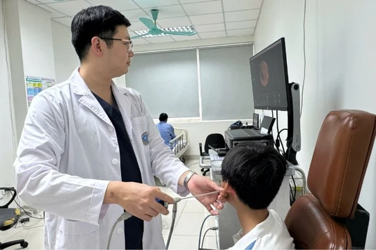 Tắm suối, nhiều trẻ nhập viện vì bị đỉa chui vào đường thở