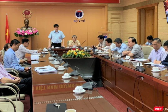 Quyền Bộ trưởng Bộ Y tế Nguyễn Thanh Long tại cuộc họp trực tuyến với Giám đốc Sở Y tế 63 tỉnh, thành phố trên toàn quốc vào sáng nay, 2/8. 