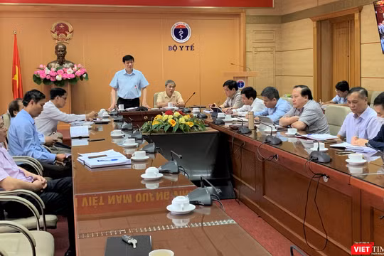Quyền Bộ trưởng Bộ Y tế Nguyễn Thanh Long tại cuộc họp trực tuyến với Giám đốc Sở Y tế 63 tỉnh, thành phố trên toàn quốc vào sáng nay, 2/8. 