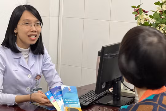 Cụ bà mắc Alzheimer làm nhiều việc kỳ lạ, bác sĩ đưa ra lời khuyên