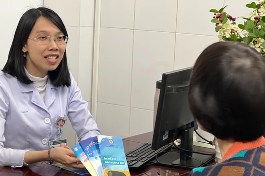 Cụ bà mắc Alzheimer làm nhiều việc kỳ lạ, bác sĩ đưa ra lời khuyên