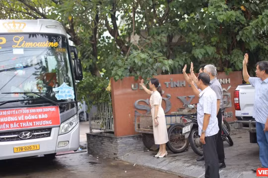 Giám đốc Sở Y tế Bình Định đưa 62 cán bộ cùng thuốc men đến hỗ trợ y tế cho Thái Nguyên, Yên Bái