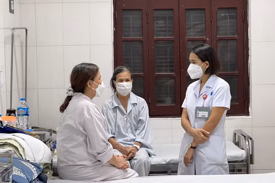 BSCK2. Đoàn Thị Huệ – Phó trưởng Phòng Điều trị Rối loạn Tâm thần người già và Y học giấc ngủ (M8) Viện SKTT Quốc gia - tư vấn cho bệnh nhân bị rối loạn giấc ngủ.