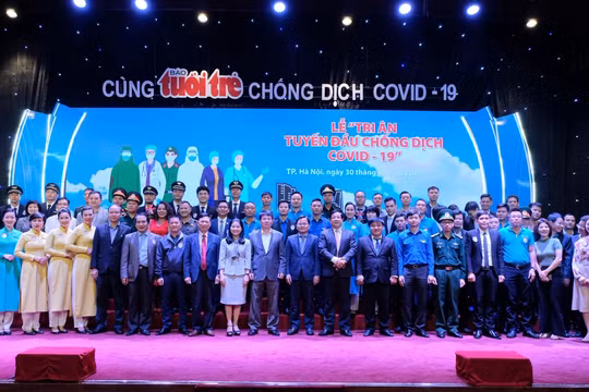 Những tấm gương trên tuyến đầu trong phòng, chống dịch COVID-19 