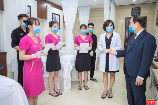 PGS.TS. Trần Đắc Phu xây dựng và hướng dẫn quy trình chuẩn riêng về phòng chống dịch cho ngành nail – hair –spa 