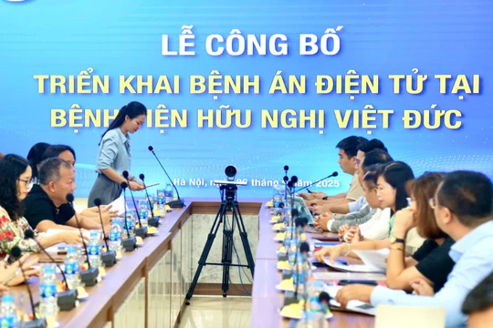 Từ hôm nay, đến Bệnh viện Việt Đức khám bệnh sẽ không cần giấy tờ