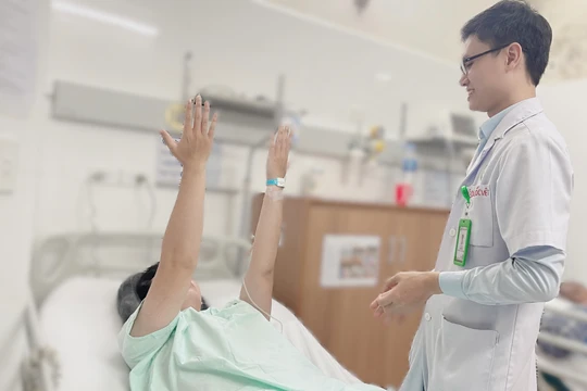 Giúp bệnh nhân thoát “lưỡi hái tử thần” bằng tái thông toàn bộ xoang tĩnh mạch não