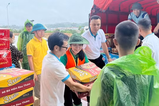 Làm thế nào để thực phẩm hỗ trợ người dân vùng bão, lũ được đảm bảo an toàn?