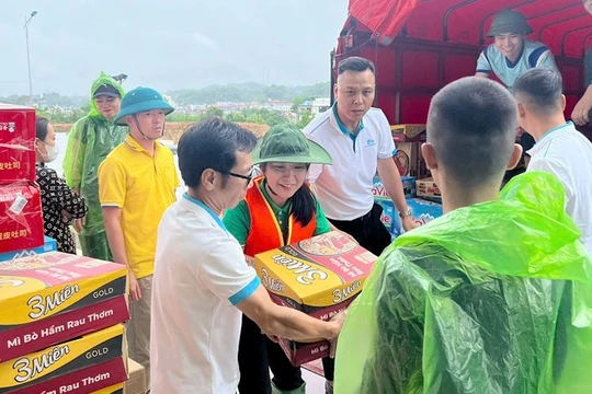 Làm thế nào để thực phẩm hỗ trợ người dân vùng bão, lũ được đảm bảo an toàn?