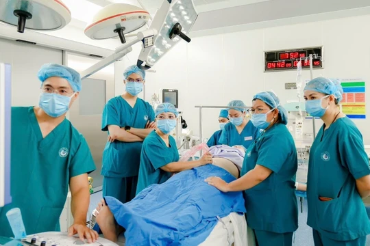 Bộ trưởng gửi Thư khen 2 bệnh viện can thiệp thành công ca dị tật tim bào thai cho sản phụ Singapore