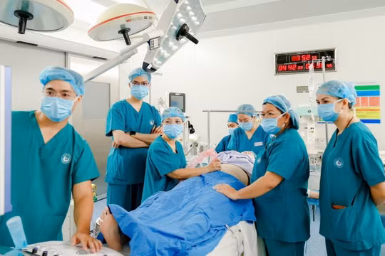 Bộ trưởng gửi Thư khen 2 bệnh viện can thiệp thành công ca dị tật tim bào thai cho sản phụ Singapore