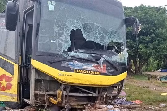 Yêu cầu cứu chữa tốt nhất cho các nạn nhân vụ lật xe khách giường nằm khiến nhiều người thương vong