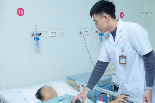 Người phụ nữ rơi từ tầng 3 xuống đất, được bác sĩ cứu sống giữa lằn ranh sinh tử