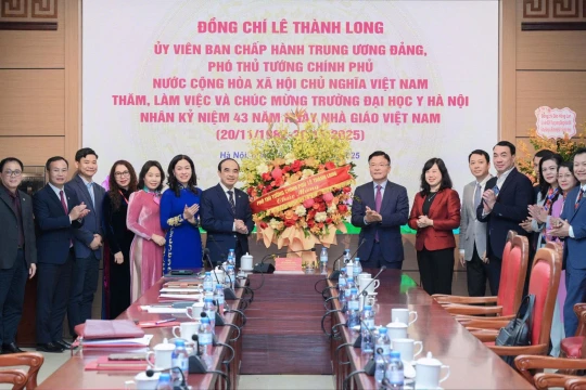 Phó Thủ tướng Lê Thành Long làm việc với Trường ĐHYHN, gợi mở nhiều cơ hội phát triển lớn