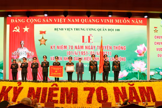 Bệnh viện Trung ương Quân đội 108 đón nhận danh hiệu Anh hùng Lao động