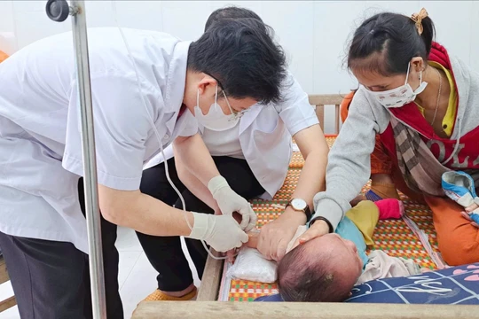 Vụ 2 bé sốt, tử vong ở Quảng Nam: Cử đội y tế cơ động tới hỗ trợ Nam Trà My