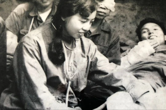 Ái nữ của Bộ trưởng giấu việc mang bầu để được tham gia chiến dịch Quảng Trị lịch sử