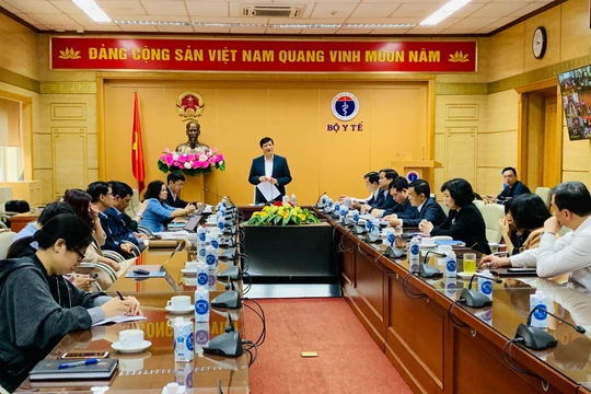 GS.TS. Nguyễn Thanh Long – Ủy viên TW Đảng, Bộ trưởng Bộ Y tế - chủ trì cuộc họp đảm bảo an toàn phòng, chống COVID-19 tại các cơ sở khám, chữa bệnh.