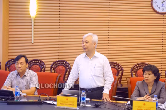 Ông Phan Thanh Bình – Chủ nhiệm Ủy ban VHGDTTN&NĐ của Quốc hội chủ trì cuộc họp với Bộ GD&ĐT