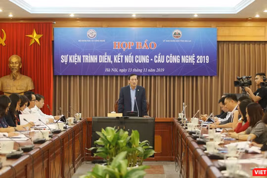 Thứ trưởng Bộ KH&CN Trần Văn Tùng chủ trì buổi họp báo