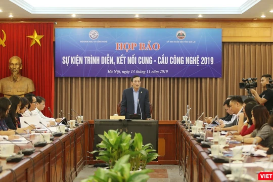 Thứ trưởng Bộ KH&CN Trần Văn Tùng chủ trì buổi họp báo