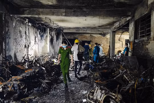 Hiện trường vụ cháy chung cư mini ở Khương Hạ (ảnh SKDS)