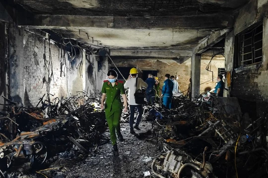 Hiện trường vụ cháy chung cư mini ở Khương Hạ (ảnh SKDS)