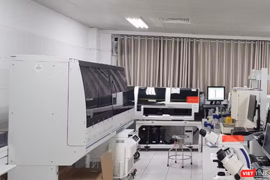 Hệ thống máy xét nghiệm do các hãng đặt tại các bệnh viện trị giá tiền tỷ liệu có phải chuyển sang cho, tặng các BV?