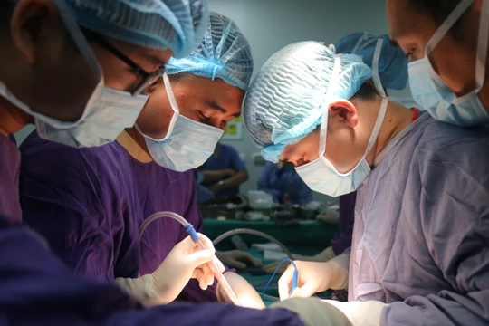 Xúc động chuyện cô bé 11 tuổi hồi sinh từ trái tim của chàng trai trẻ