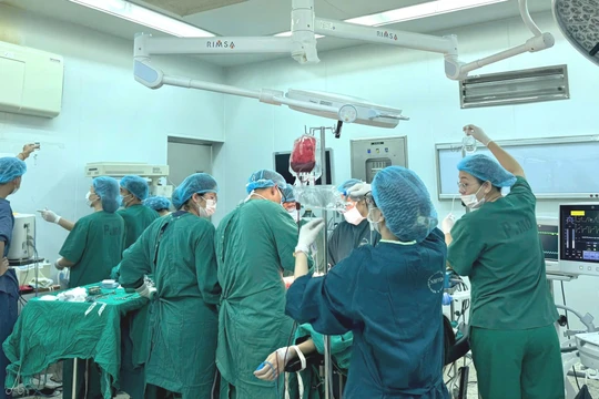 Sản phụ mang thai 26 tuần nguy kịch vì tự ý phá thai bằng thuốc mua trôi nổi trên mạng