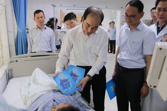 Liên tục hội chẩn liên viện để điều trị cho cụ bà bị thương nặng nhất trong vụ cháy ở Trung Kính