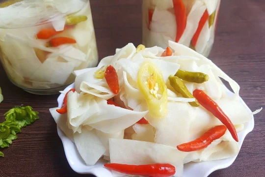 Măng chua chứa xyanua, nên nếu ăn/uống nhiều có thể bị ngộ độc (ảnh Meta)