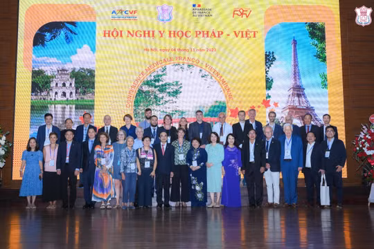 Hội nghị Y khoa Pháp - Việt quy tụ các nhà khoa học y học đầu ngành, các chuyên gia, bác sỹ danh tiếng của Pháp và Việt Nam.