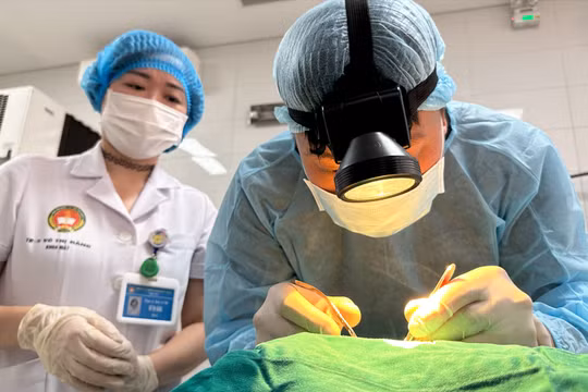 Nữ đại uý hiến tặng đôi giác mạc khi qua đời, giúp 2 người tìm thấy ánh sáng