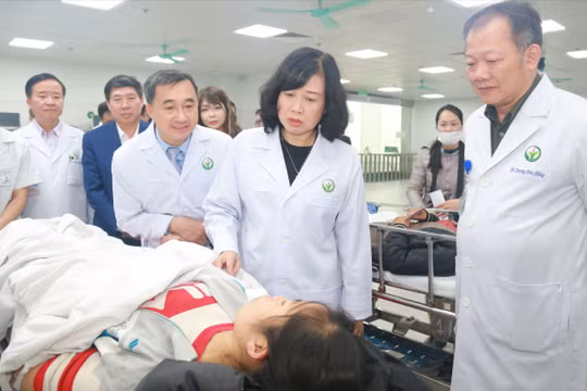 Giám đốc BV Việt Đức nghiêm cấm từ chối bệnh nhân dịp Tết Ất Tỵ 2025, trái tuyến vẫn xử lý