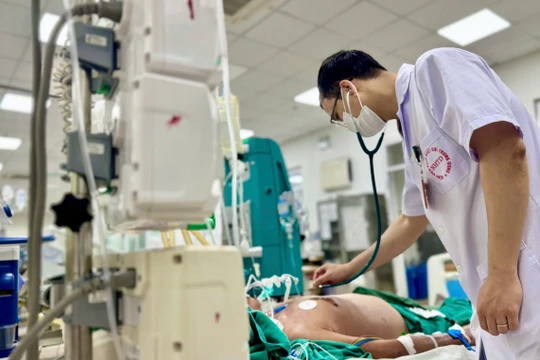 Bị gai đâm vào chân tưởng vô hại, người đàn ông nguy kịch vì loại nhiễm khuẩn nguy hiểm