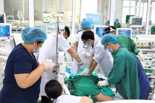 Bị ngừng tim sau khi ăn tiết canh: Bác sĩ sốc với diễn biến bệnh trong vài giờ