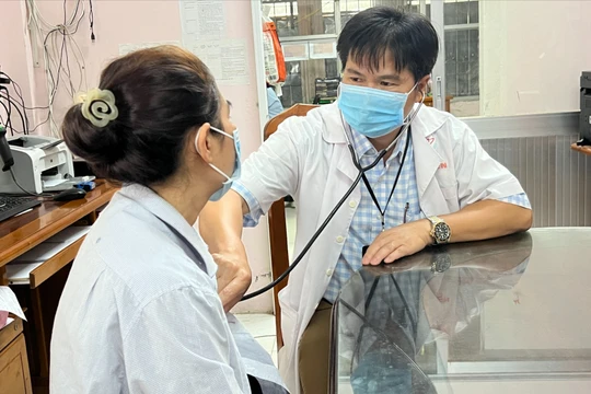 Nhiều trẻ 14-15 tuổi ở Đồng Tháp nhiễm HIV do quan hệ đồng giới