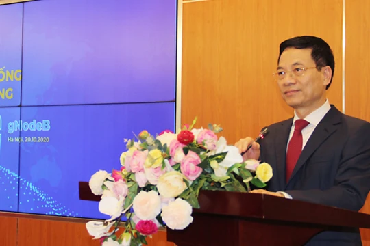 Bộ trưởng Nguyễn Mạnh Hùng phát biểu. tại Lễ ký kết hợp tác 5G giữa Viettel và Vingroup. Ảnh: Viettel.