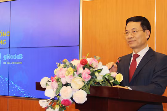 Bộ trưởng Nguyễn Mạnh Hùng phát biểu. tại Lễ ký kết hợp tác 5G giữa Viettel và Vingroup. Ảnh: Viettel.