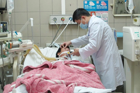 Nhiều người phải nhập viện cấp cứu vì ngộ độc Methanol 